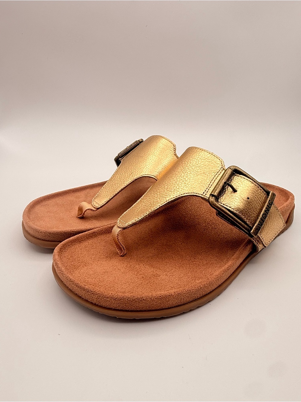VIONIC Emma Gold Metallic Leather Toe Post Sandals Size 8